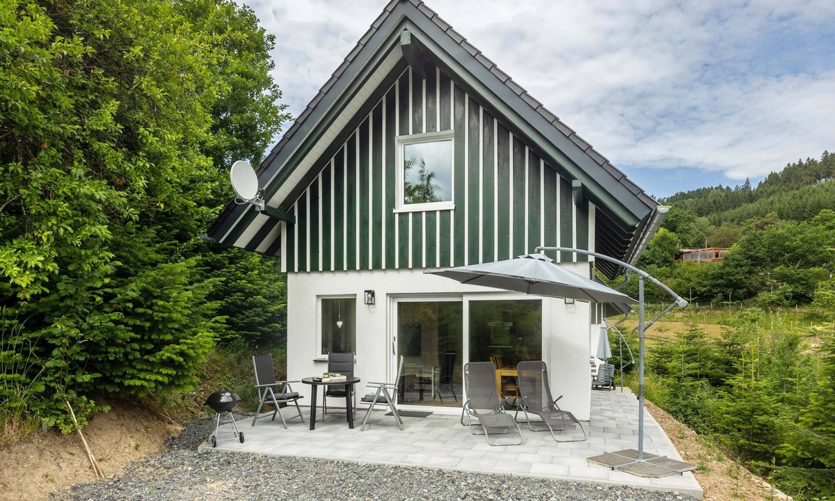 Kickenbach House | Holiday Home 'Traumblick' with Mountain View, Private Terrace and Wi-Fi