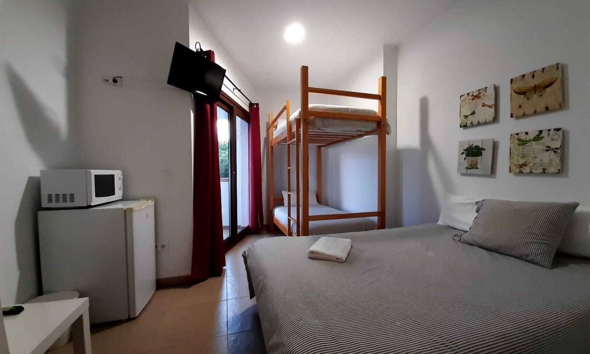 Hornachuelos Apartment | Holiday home with garden and gazebo