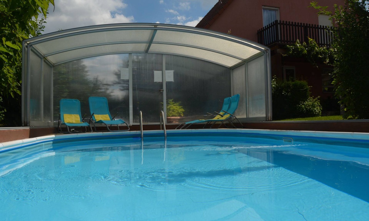 Pyrbaum House | Holiday house with pool hall/sauna, family u. tierfreundl. 10 pers., Winter Garden