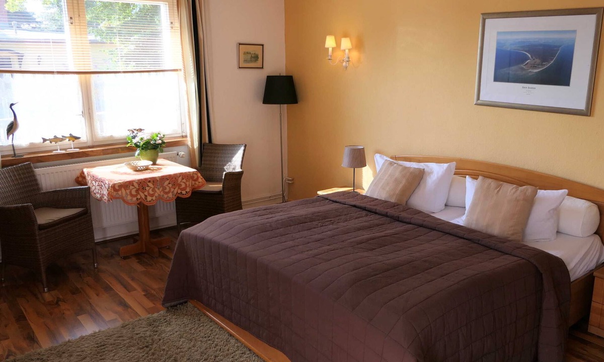 Ostseebad Prerow Apartment | Holiday Room - Captain's house near the beach