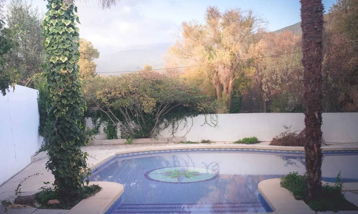 La Adrada Villa | Homerez - Modern villa with pool in La Adrada