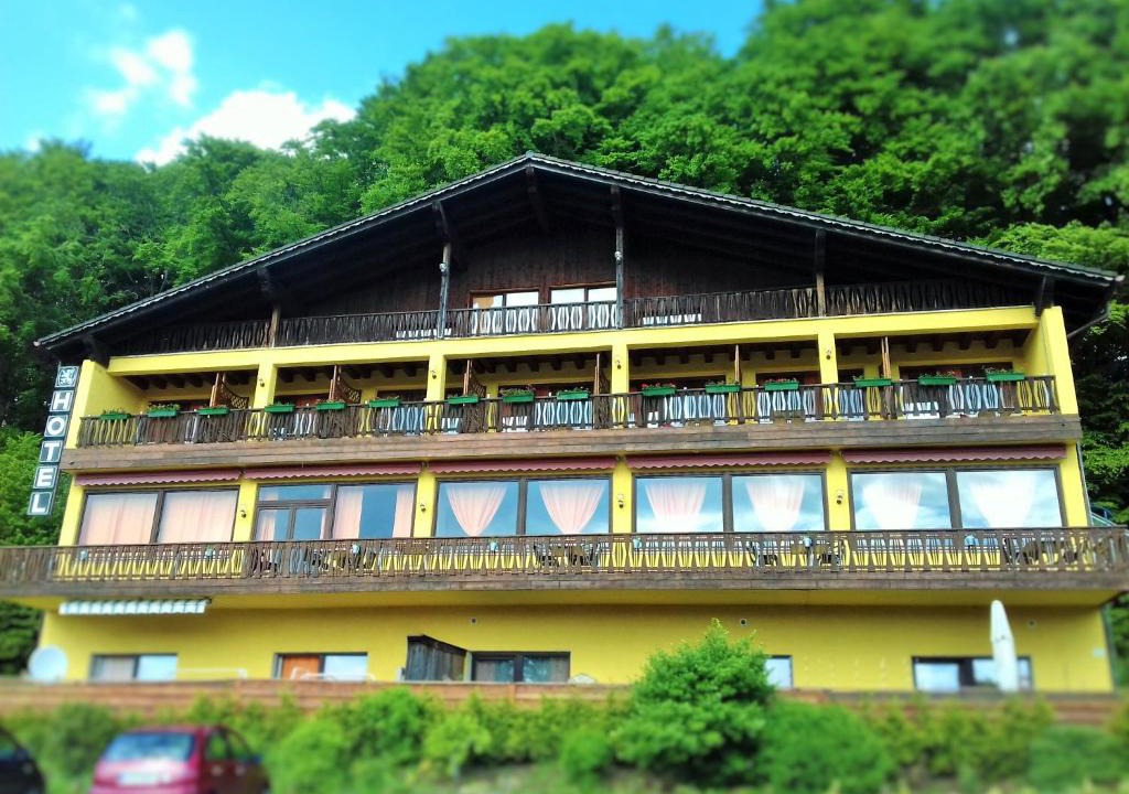 Walkertshofen Hostel | Hotel Burgberg