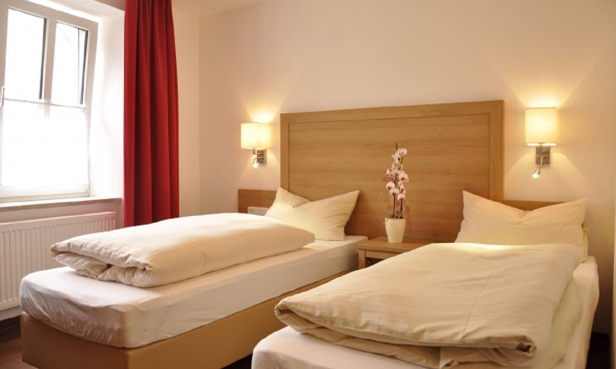Harburg Hotel | Hotel Gasthof zum Goldenen Lamm