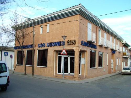 San Martin de la Vega Hotel | Hotel Los Leones, el más cercano a Warner