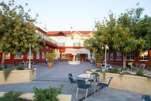 Cabra Hotel | Hotel Mitra Crisálida