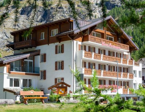 Saas Almagell Hotel | Hotel Portjengrat