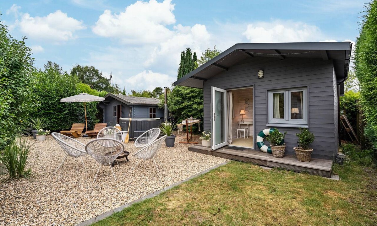 Haddorfer Seen House | House Lexington with Sauna & Hot Tub by the Lake