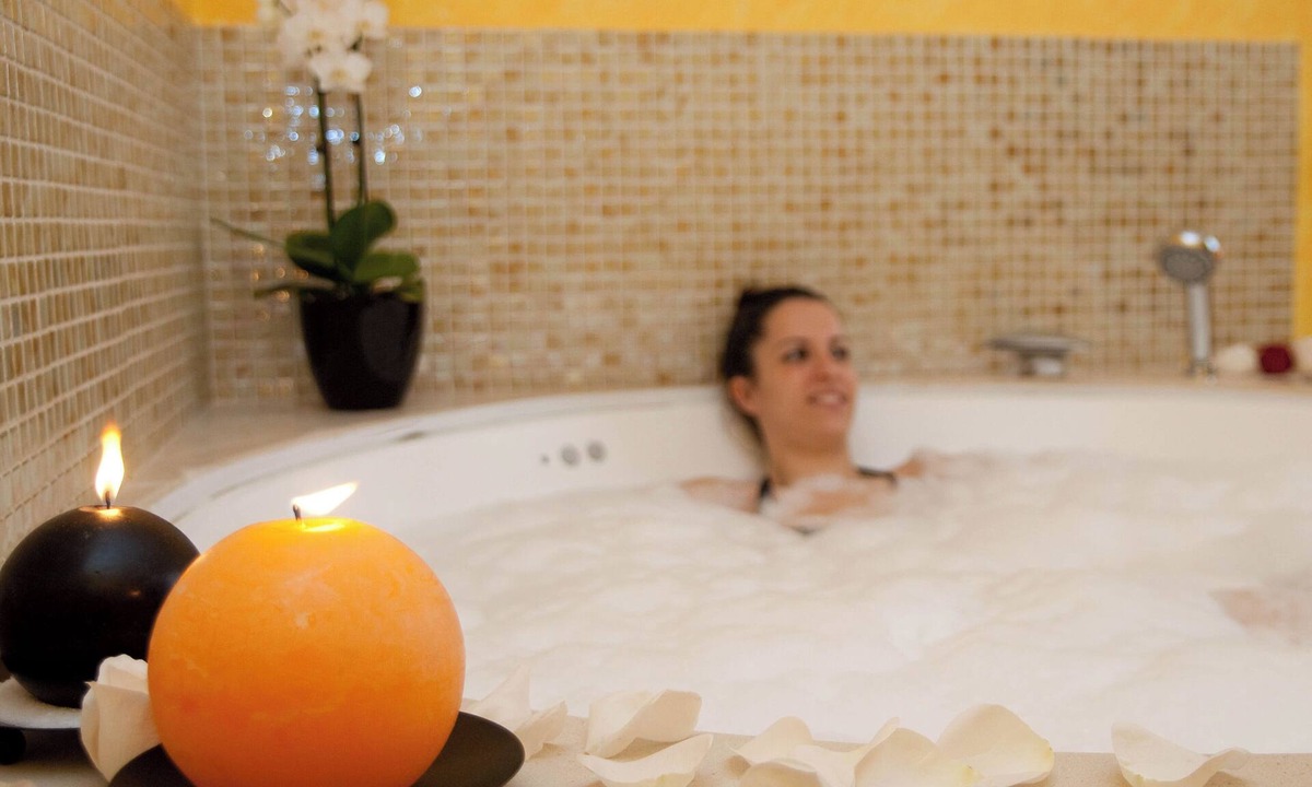 Puebla Tornesa House | House Nuri de Rei La Pobla Tornesa .9 people.jacuzzi, barbecue, couples and groups.