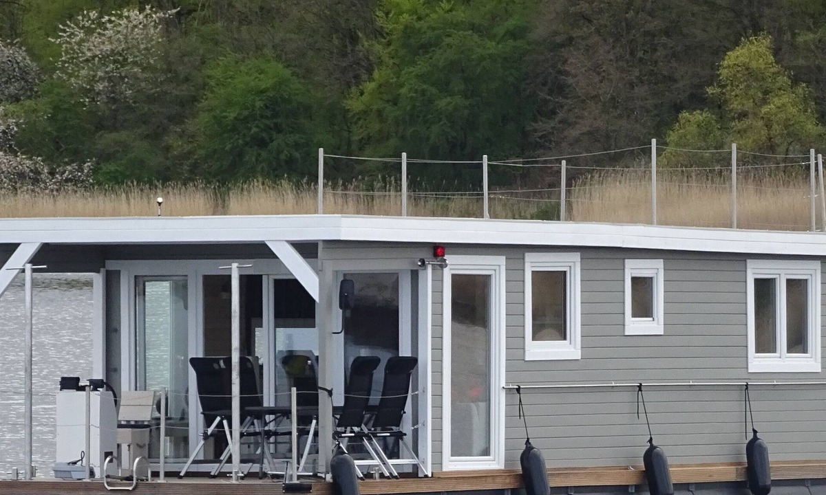 St. Andreas Boat Rental | Houseboat Janne Lübeck including canoe, SUP and WLAN 50 MBit s Flat