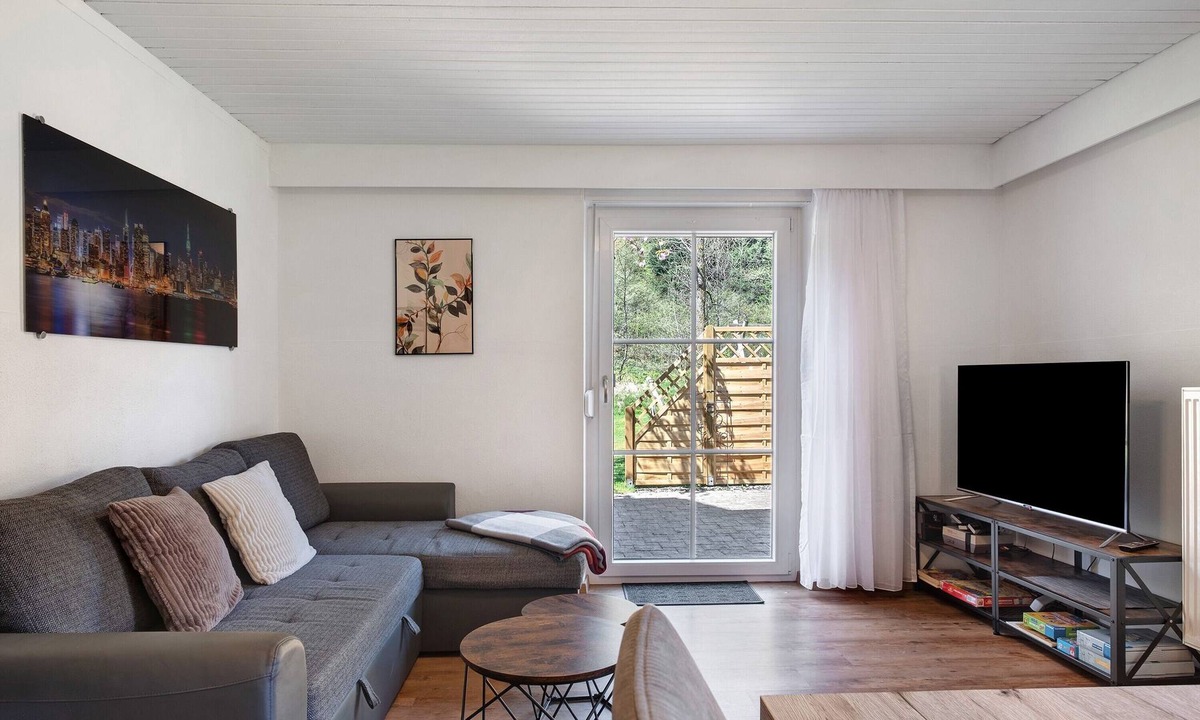 Reinerzau Apartment | Idyllic Apartment at the Forest Edge with Private Terrace, Shared Garden, and Wi-Fi
