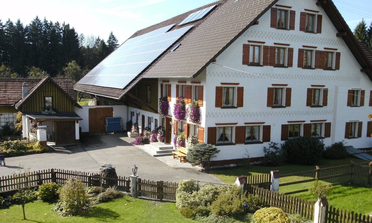 Hergensweiler Apartment | Idyllic Apartment at Ferienhof Wetzel with Shared Garden, Terrace, One Pet Allowed