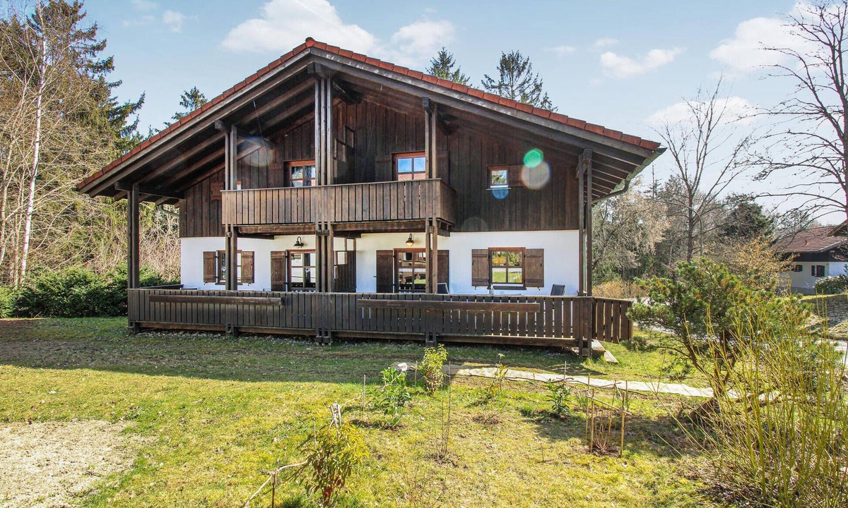 Kattersdorf House | In the idyllic forest village of Regen welcomes you this cozy and authentic semi-detached house.
