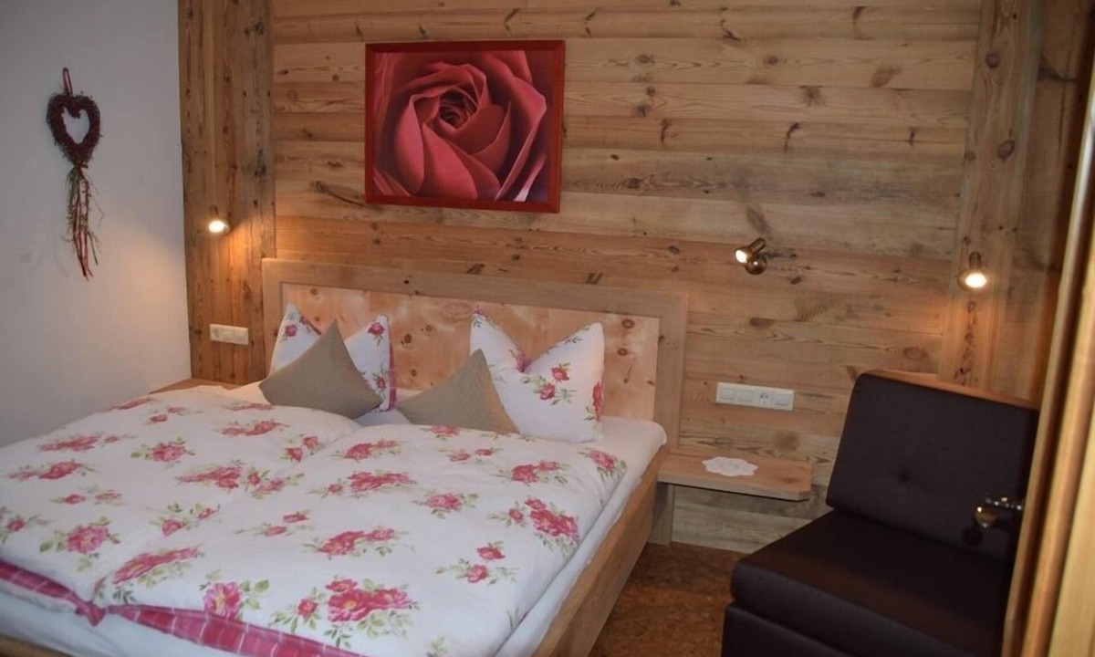 Birnbach Apartment | Kaiserblick two-room apartment 50sqm, shower/WC, extra bedroom, kitchen, balcony