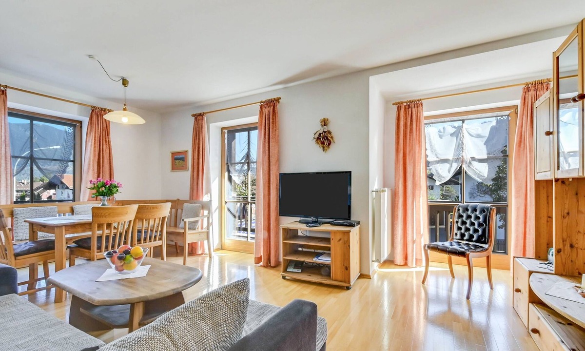 Garmisch-Partenkirchen Apartment | Katharinenhof Holiday Apartment "Kramer Groß" with Balcony, Mountain View & Wi-Fi