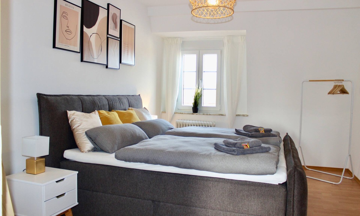 Schweinfurt Apartment | Kingsize Boxspring Bed, Kitchen, Smart TV etc.