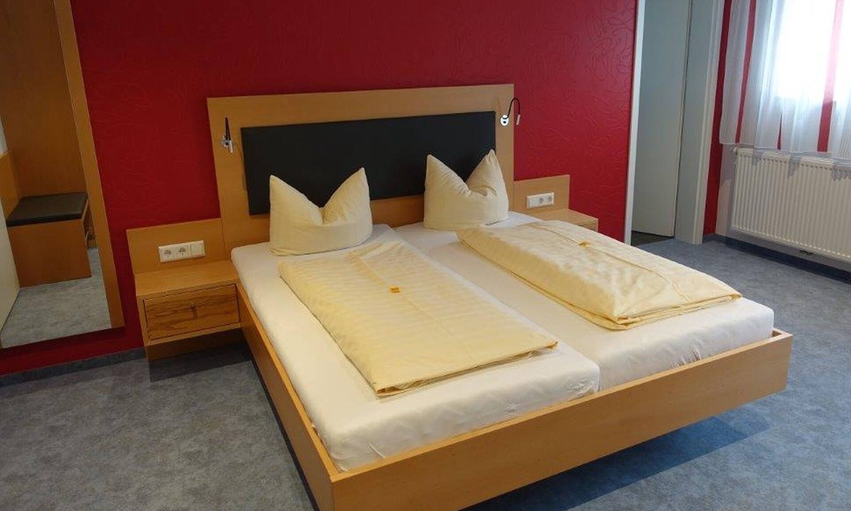 Immenstaad am Bodensee Apartment | Komfortdoppelzimmer mit Balkon im Haupthaus
