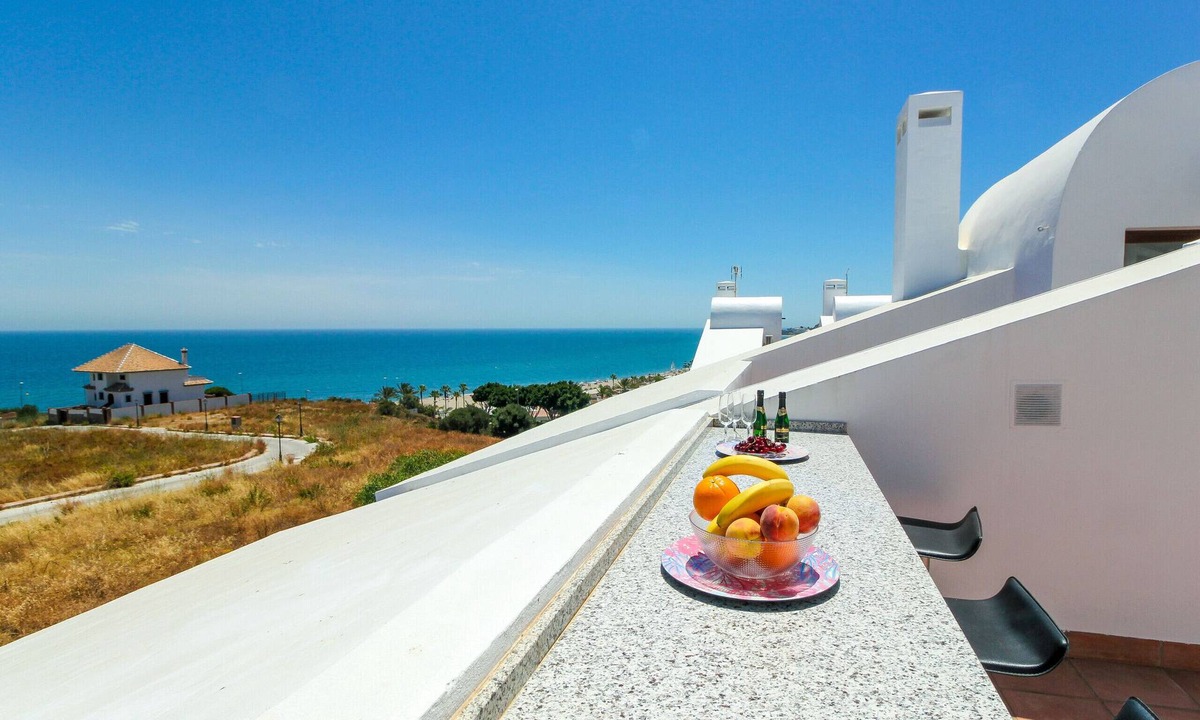 Mijas Ski Chalet | La Cala townhouse, beach 400 m, roof terrace, BBQ
