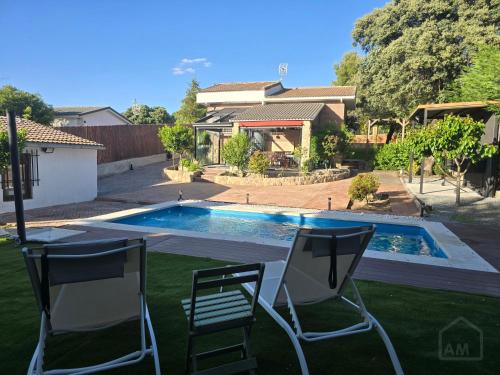 Maello House | La Casita en Maello - chalet privado con piscina, barbacoa y chimenea