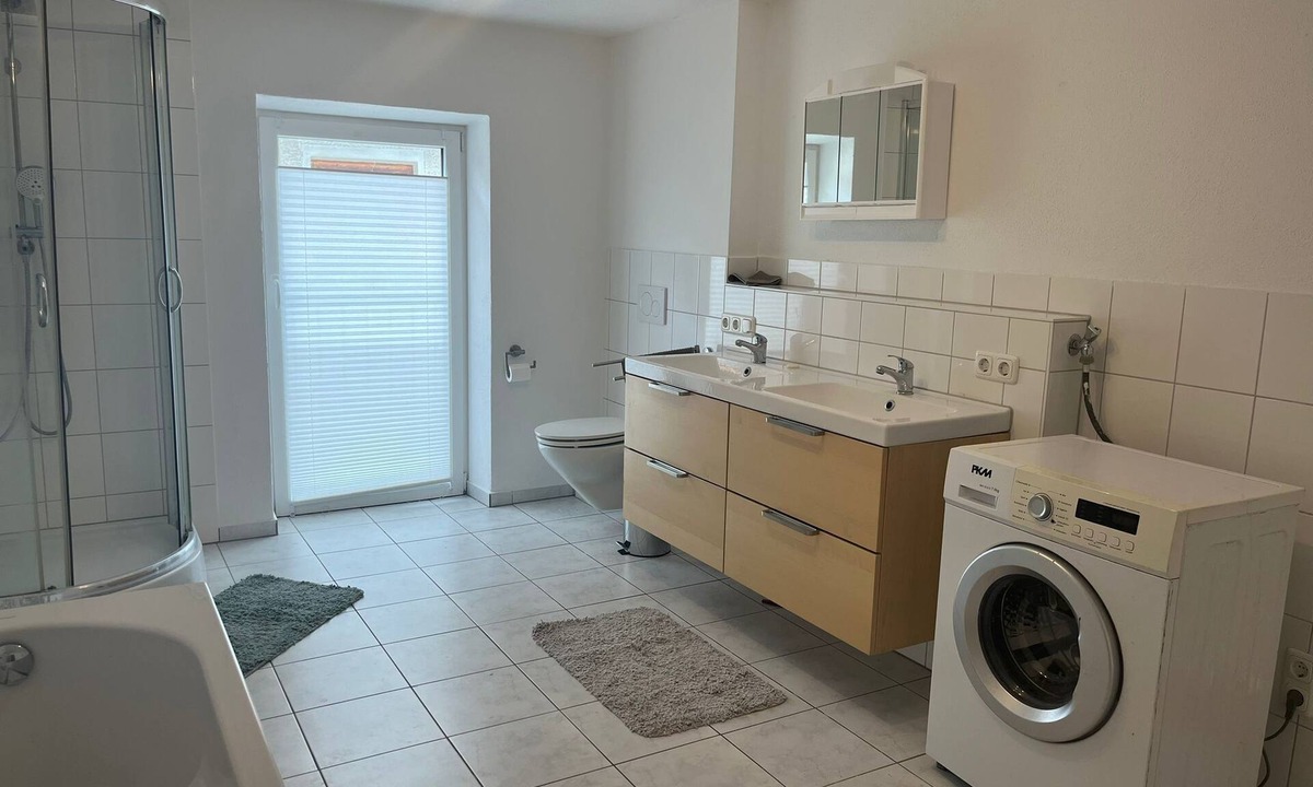 Ammerland Apartment | Lake Starnberg: Maisonette with wood-burning stoves, balcony, bathrooms