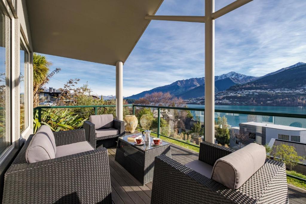 Kelvin Heights House | Lake View on Lewis - Lakeviews Queenstown