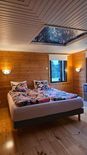 Sonka Ski Chalet | Lakeside Hideaway