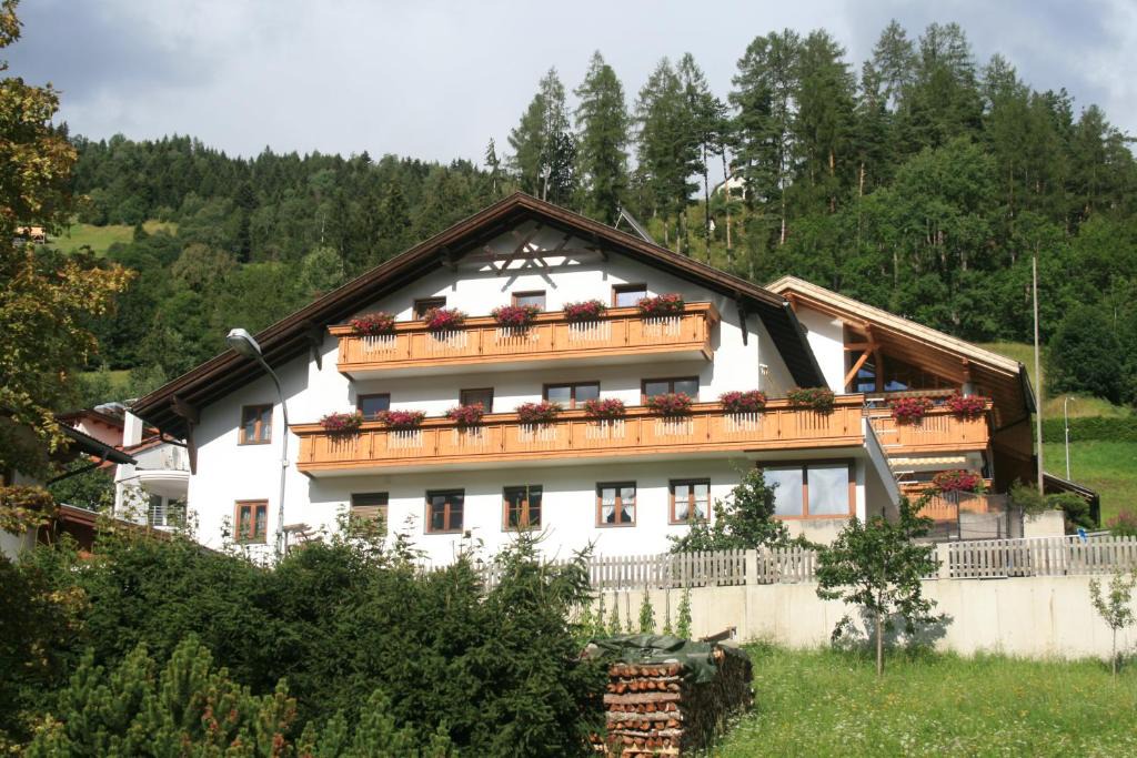 Jerzens House | Landhaus Raich