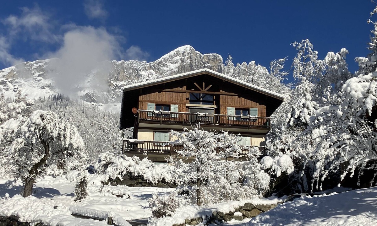 Servoz Ski Chalet | Large, comfortable apartment in a chalet near Chamonix