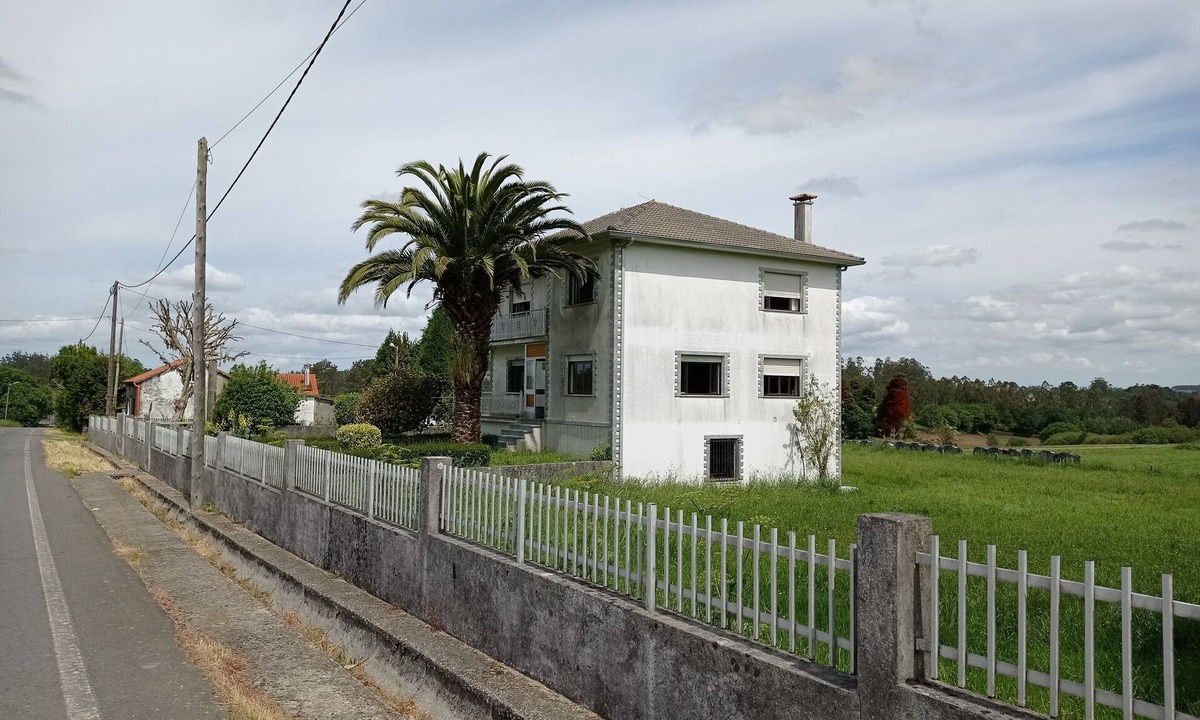Cibran House | Large House on the road from Santiago to Finisterre