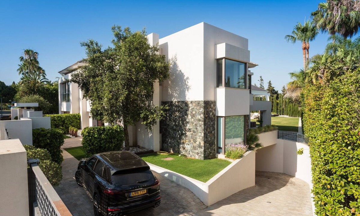 Guadalmina House | Large modern villa with fantastic pool and outside kitchen.