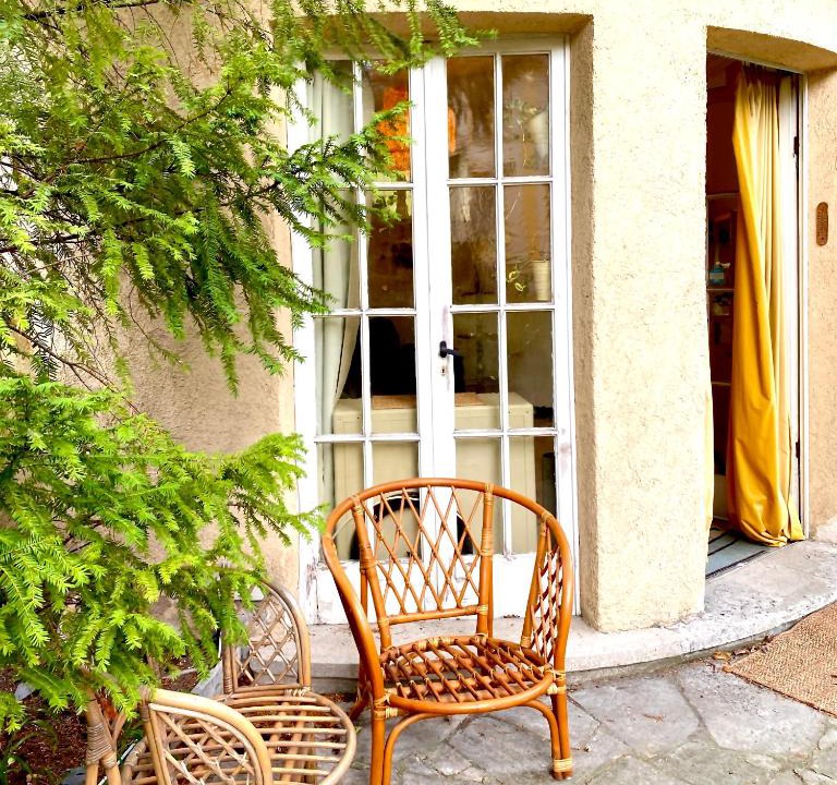 Wuerzburg House | Little Escape im Jugendstil Poolhaus - WC und Dusche im Nebenhaus