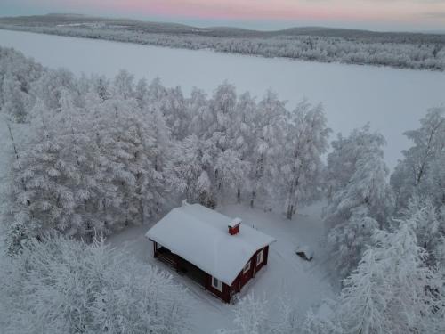 Sonka Other | Log cabin on the banks of Ounasjoki River