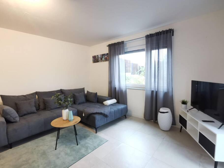 Kitzingen Apartment | LOOT: Moderne Wohnung/Zentral
