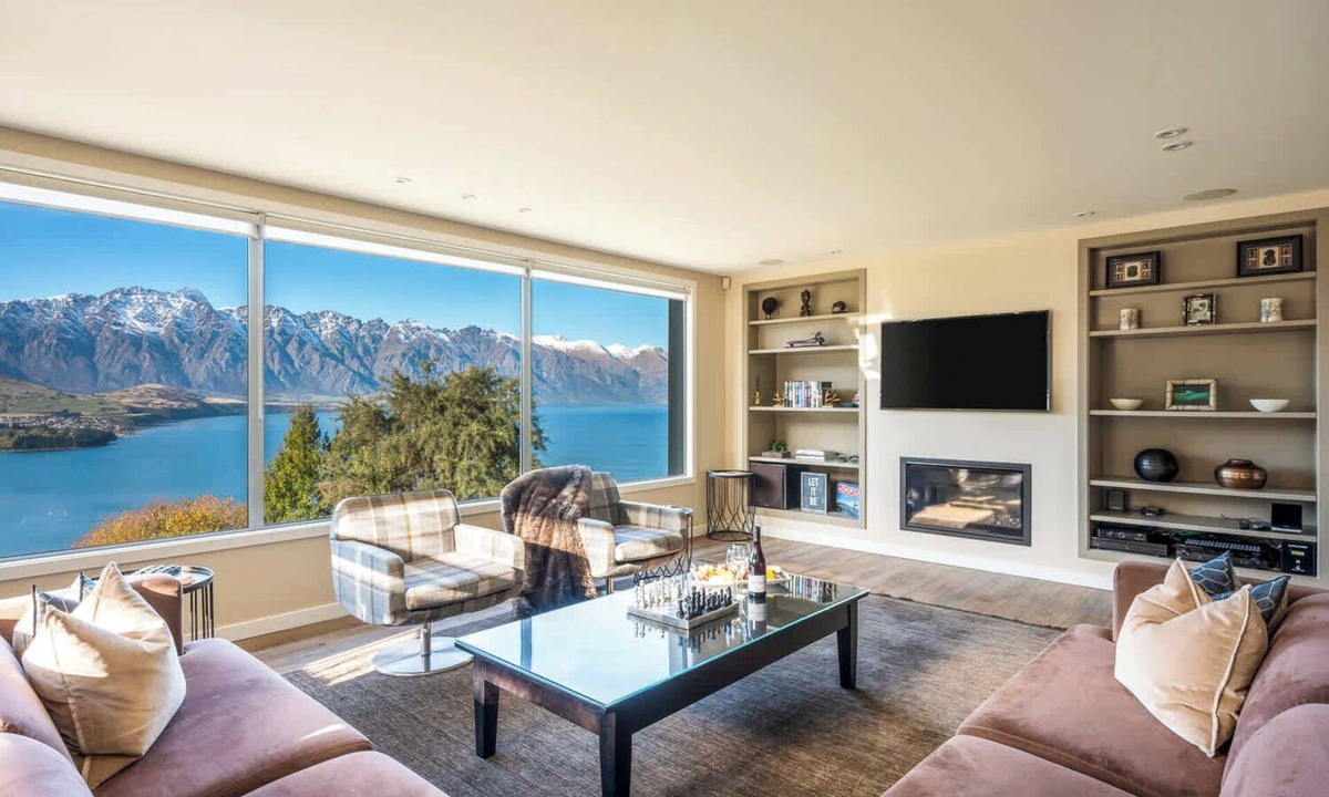 Fernhill Apartment | Lordens 1 | Lake Views, Hot Tub, A/C, Fireplace