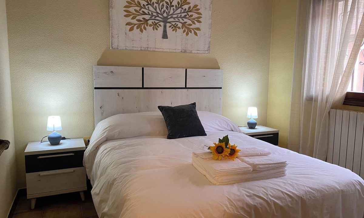 Olombrada House | LOS HENARES 3, For getaways with family and friends. Nature and Leisure.