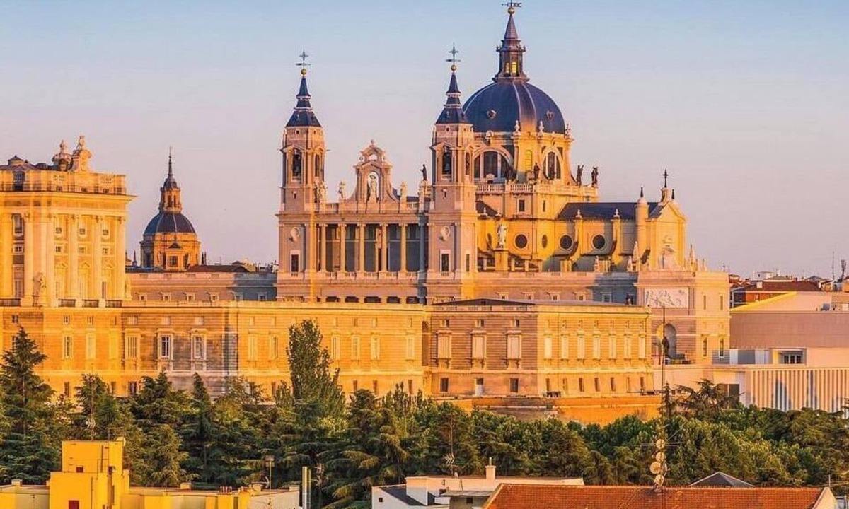 Moncloa - Arguelles Apartment | Lovely 4-bedroom apartment in Madrid perfect for your getaway
