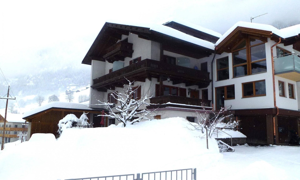 Matrei in Osttirol Apartment | Lovely apartment with balcony and ski storage