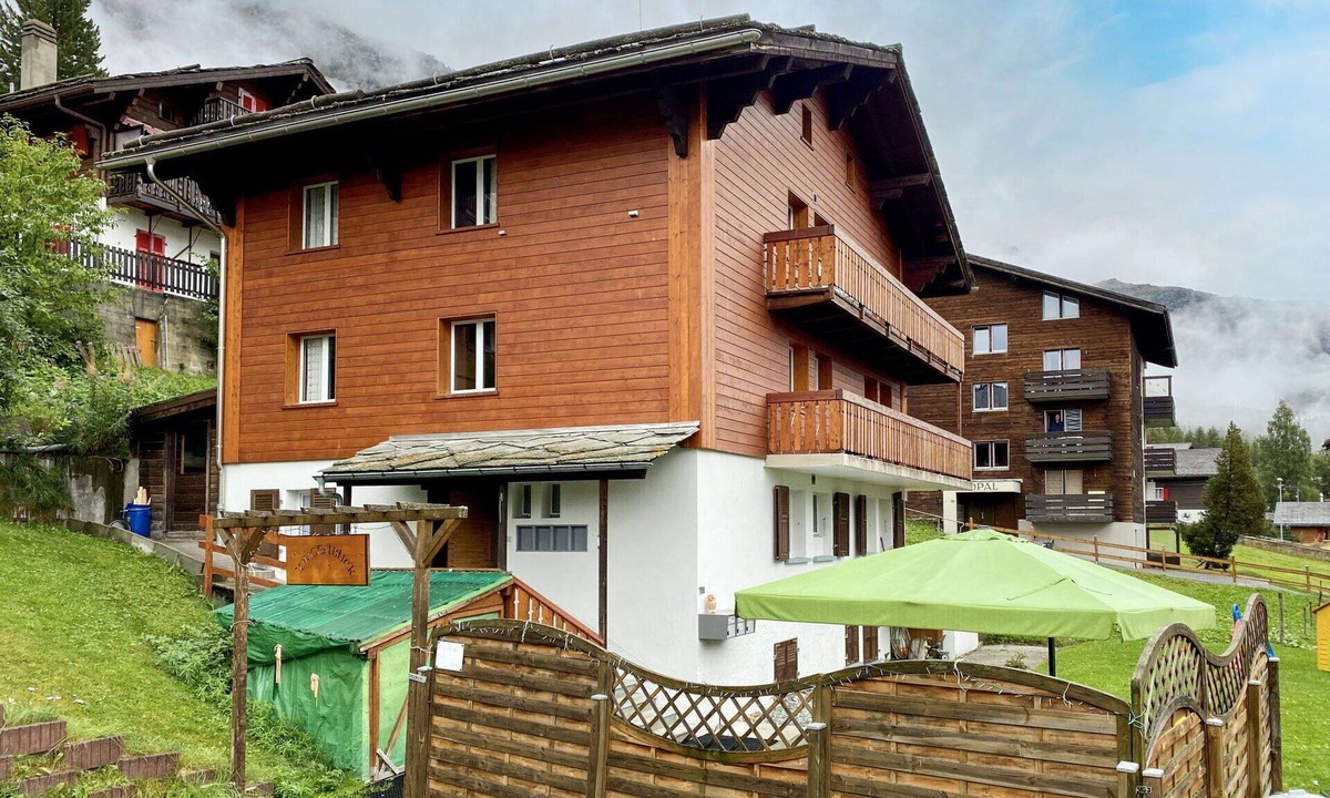 Graechen Apartment | Lovely apartment for 6 guests with WIFI, TV, balcony and panoramic view