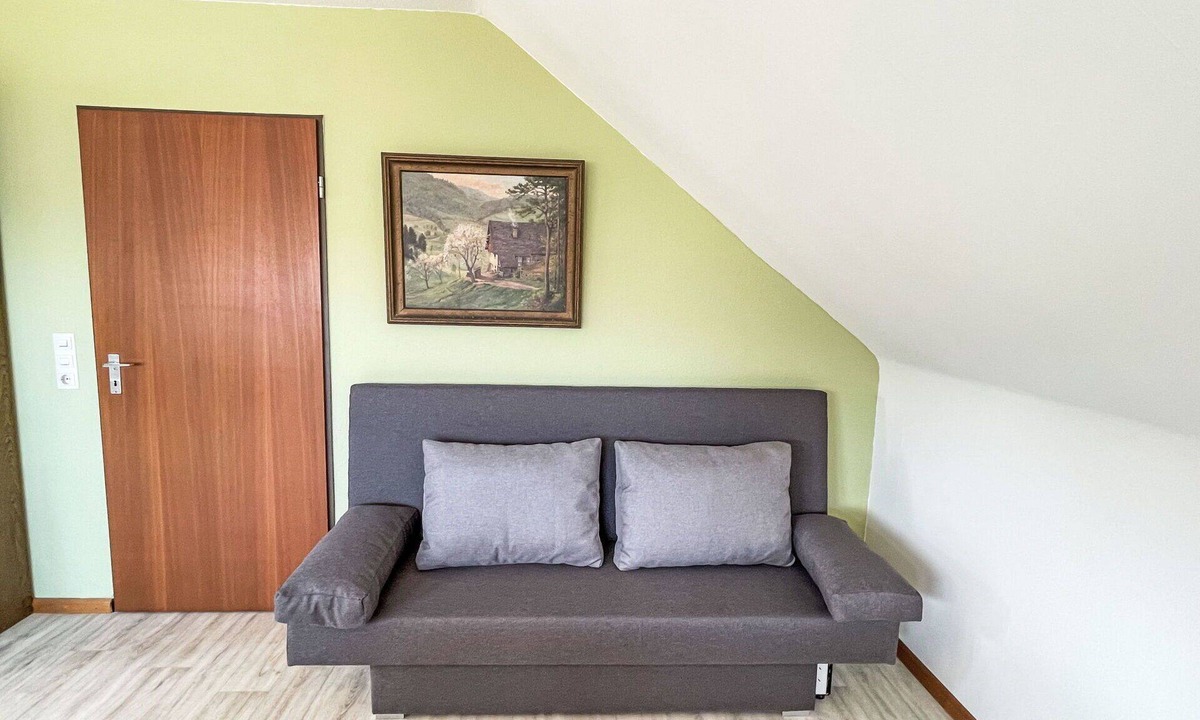 Bischoffingen Apartment | Lovely apartment for 3 people with WIFI, TV, balcony and panoramic view