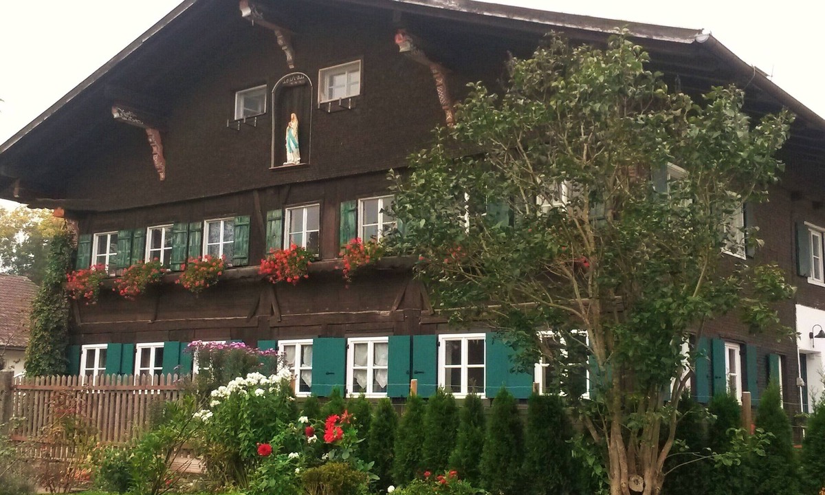 Gorisried Apartment | Lovingly modernized, exclusive apartment in a historic farmhouse