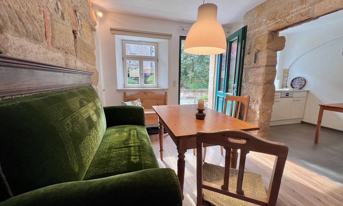 Zapfendorf Apartment | Luxurious apartment (43sqm) with old sandstone walls