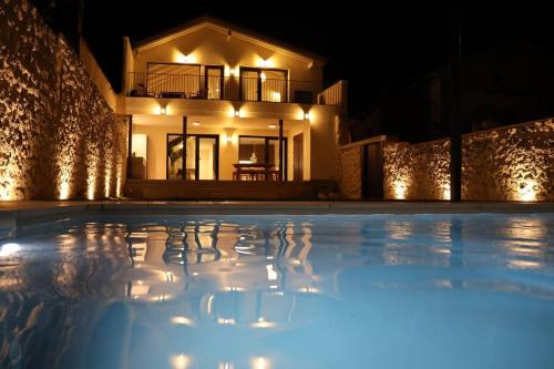 San Miguel del Arroyo House | Lujo rural con piscina salina climatizada y jardín