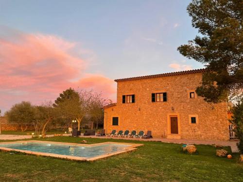 Santa Maria del Cami Villa | Lujosa Villa con piscina junto a Palma