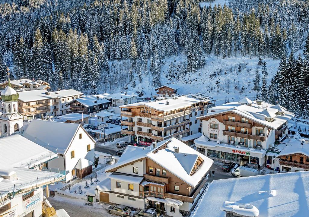 Gerlos Apartment | Luxurious Apartment in Gerlos Tyrol with garden seating