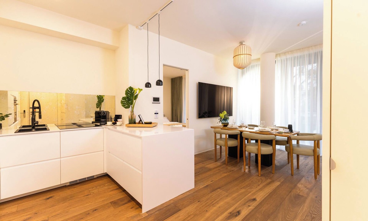 Volksgartenviertel Condo | Luxurious Apt - ZEN Style - Parkview - Short or Long - Center - Parking