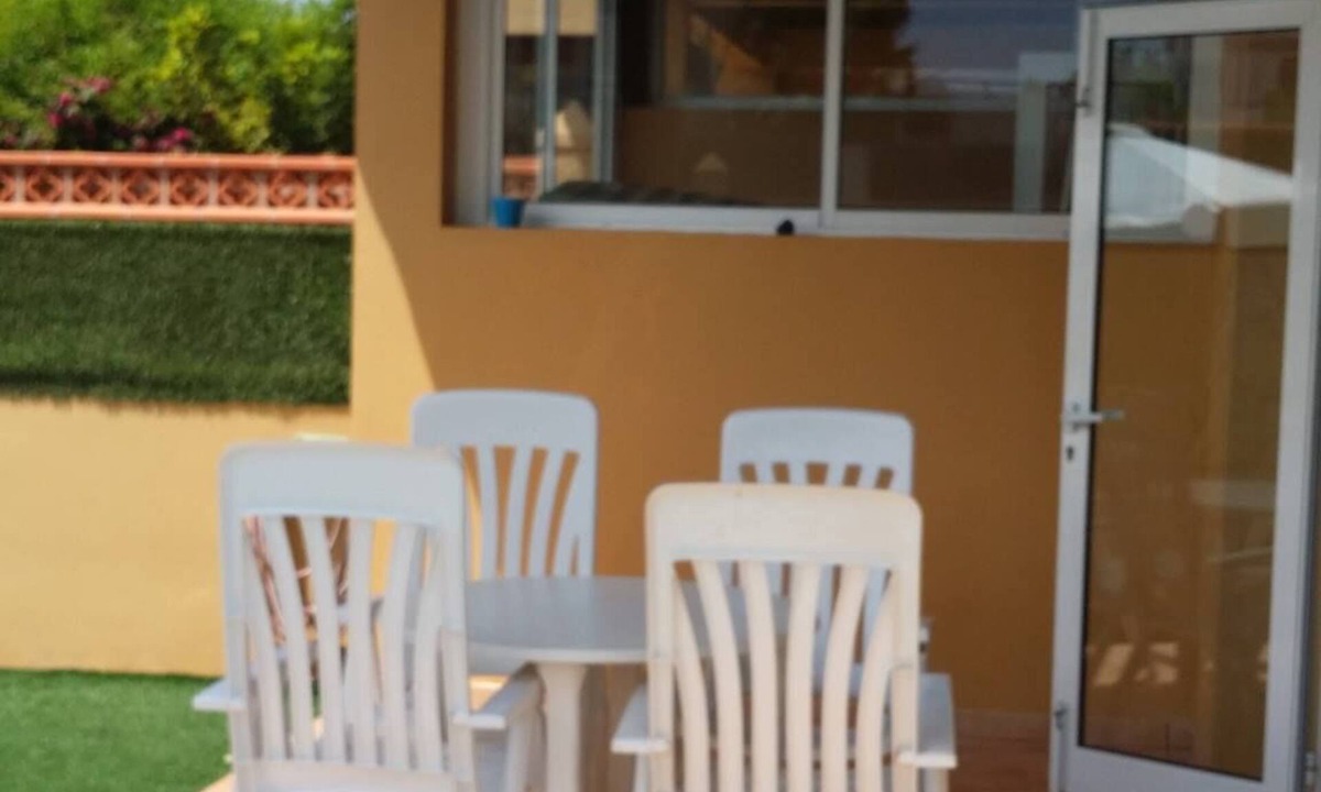 Corralejo Villa | Luxury 2 bedroom villa with private heated pool and free WIFI