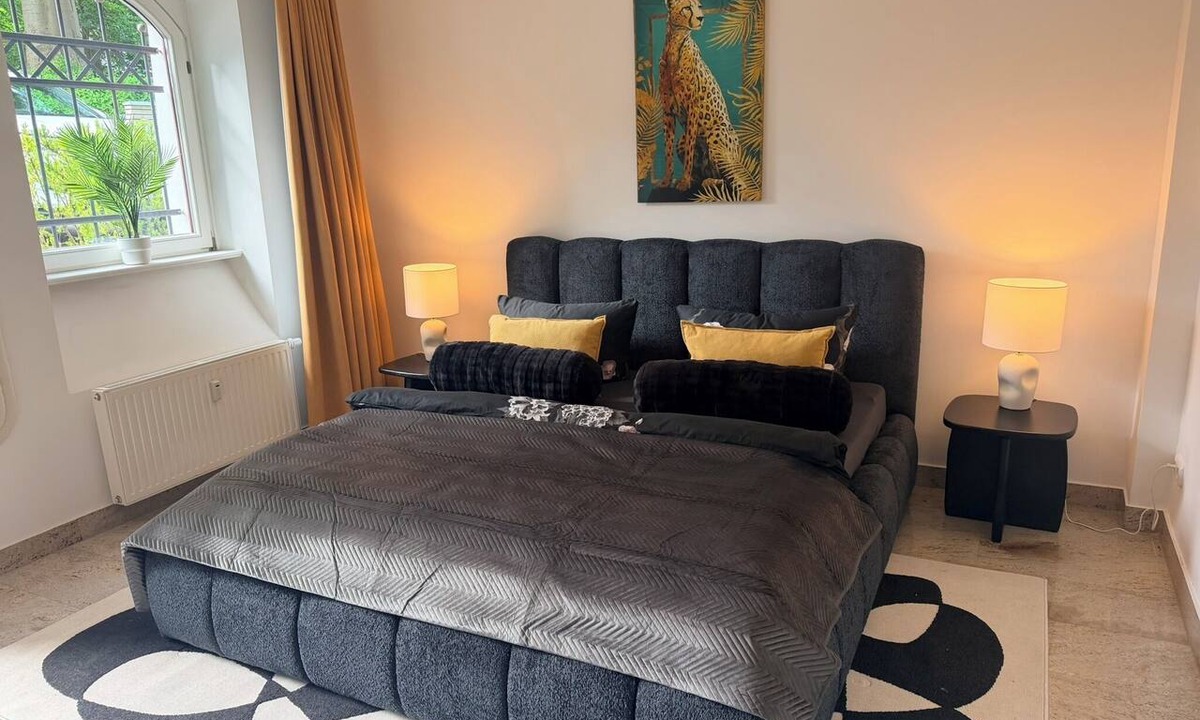 Steintor-Vorstadt Apartment | Luxury 250sqm Villa Historica in Rostock for 10 Guests with Garden