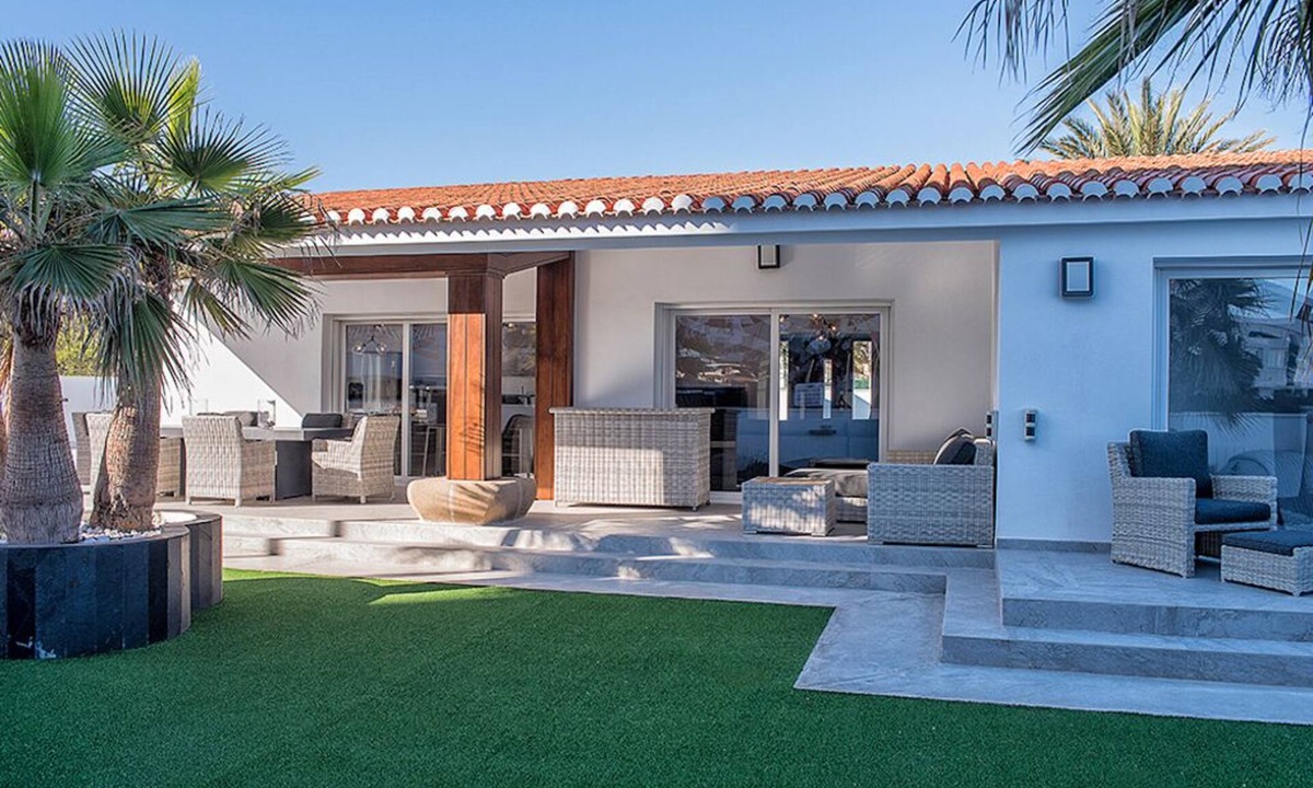 La Zenia Villa | Luxury Beachfront Villa with Private Pool – La Zenia, Orihuela Costa.