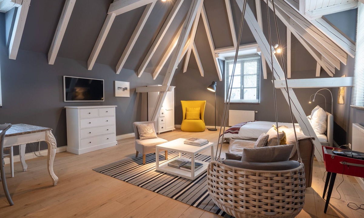 Possenhofen Apartment | Luxury design apartment 100m from Lake Starnberg: THE MOUNTAIN ROOM