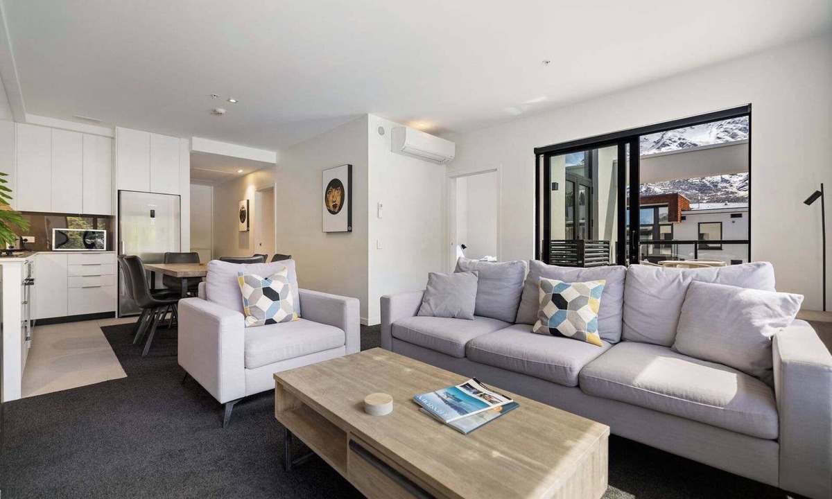 Arthur's Point Apartment | Luxury Penthouse with Mountain Views in Queenstown