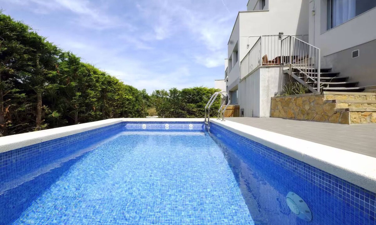 Vallpineda Villa | Luxury Villa Mont Rodó in Sitges with private swimming pool and parking